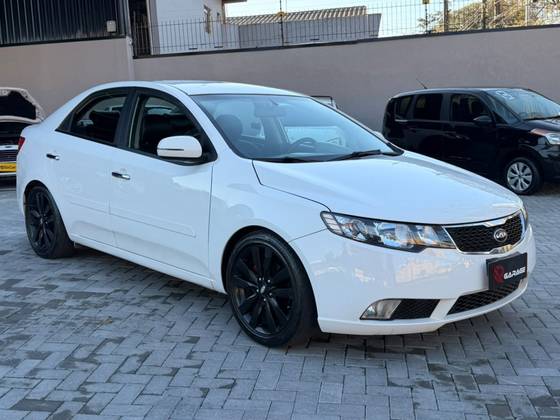KIA CERATO 1.6 E.221 SEDAN 16V GASOLINA 4P MANUAL KIA CERATO 1.6 E.221 SEDAN 16V GASOLINA 4P MANUAL